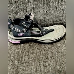 Keen water sandals size 8